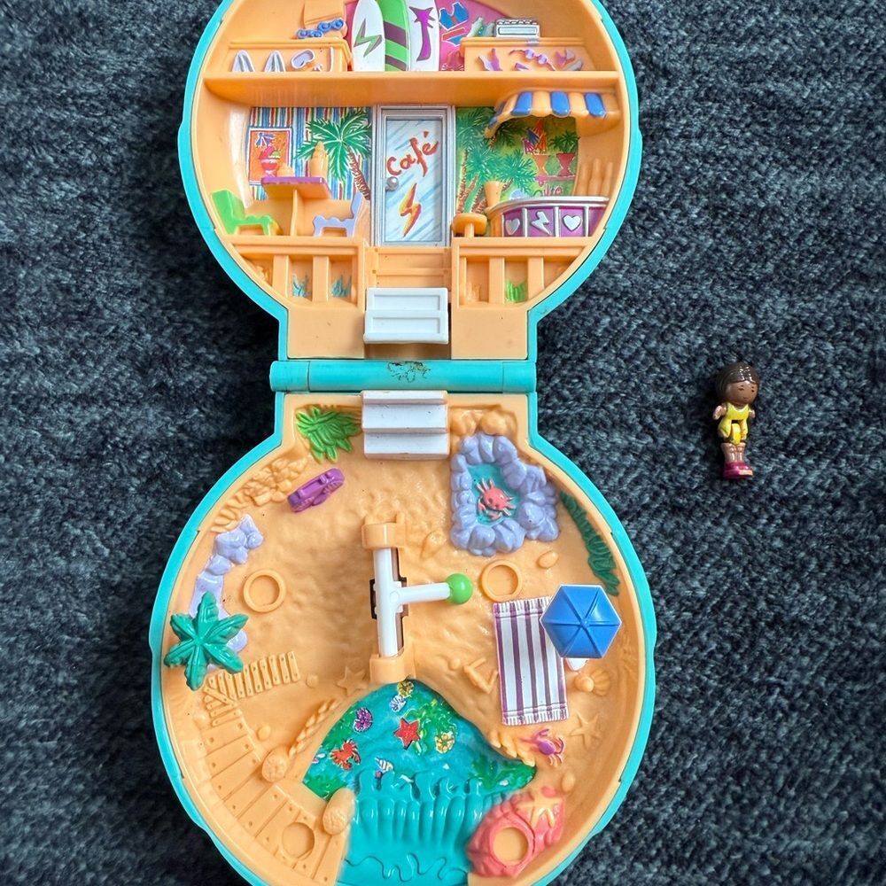 Vintage 1989 Blue Bird Yellow and Blue Beach Doll Playset
